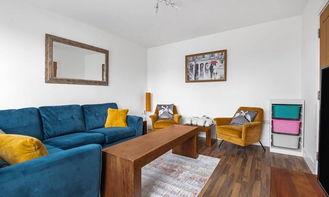 Kenton East Apartment | Stylish London home with private garden