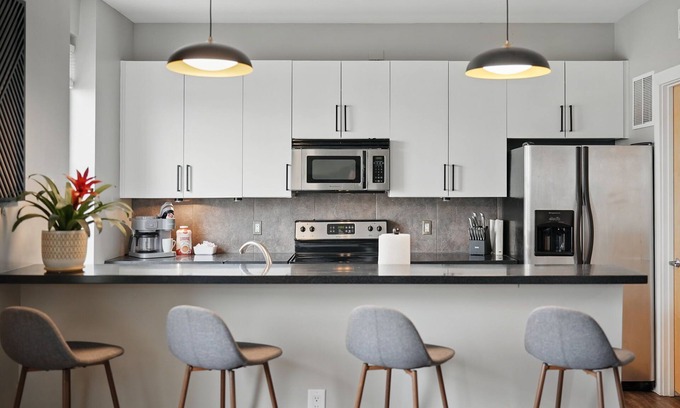 Downtown Des Moines Condo | Stylish, Modern and Posh Downtown Kirkwood Suite Escape