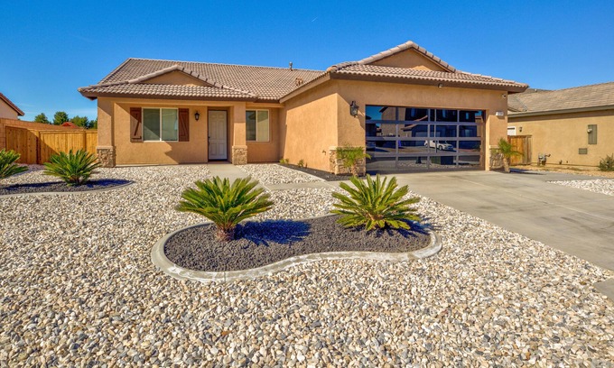Victorville House | Stylish Modern Getaway w/ Parking, Netflix & WiFi