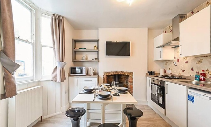 Brighton City Centre House | Stylish Modern Two Bedroom Fishermans Cottage Central Brighton