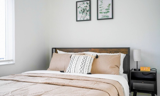 Old Northwood Historic District Hotel | Stylish & Modern 2BR Cosmo Suite Perfect Getaways!