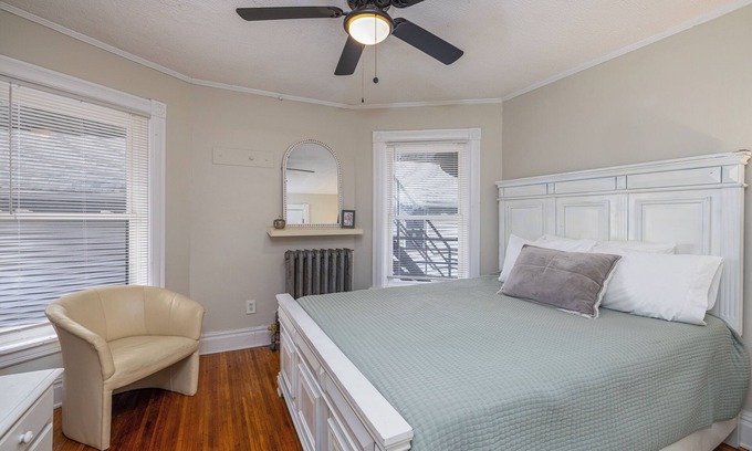 Neighborhood of the Arts Apartment | Stylish NOTA Apartment Queen+ Sofa-Bed & Parking