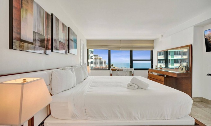Mid Beach Apartment | Stylish Oceanfront 2 BR 1.5 BA Condo with Resort Amenities, Pools, Gym, Sauna 1402