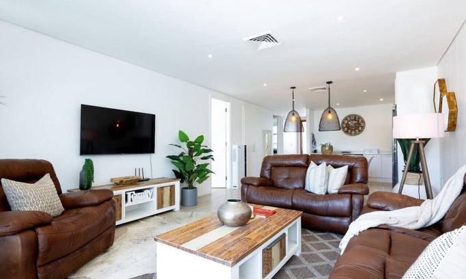 Umhlanga Apartment | Stylish Penthouse Beacon Rock 321