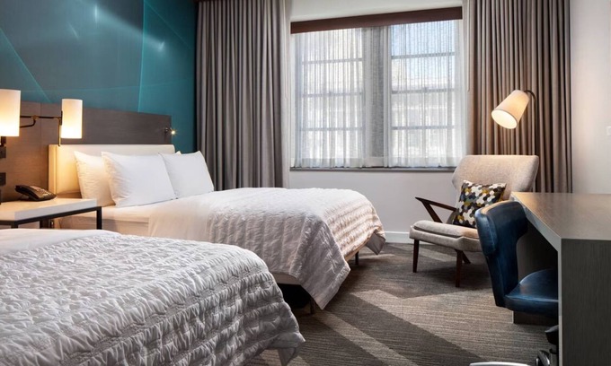 Downtown Houston Hotel | Stylish Pet Friendly Room Near Minute Maid Park!