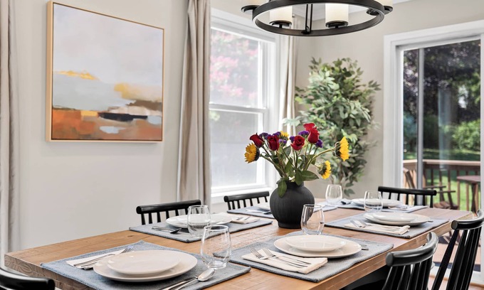 Claremont House | Stylish, Pet-Friendly, 4BR Perfect for Extended Stays - 15 mins from DC