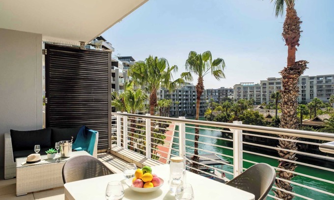 Victoria and Alfred Waterfront Apartment | Stylish Retreat with Marina Views at Juliette 307