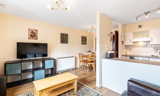 Island Gardens Apartment | ​Stylish Riverside Flat Near Canary Wharf