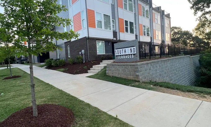 Dilworth House | Stylish roof top townhome uptown Charlotte