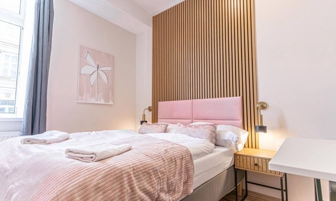 Neulerchenfeld Apartment | Stylish Room, 6-Minutes to Wiener Stadthalle