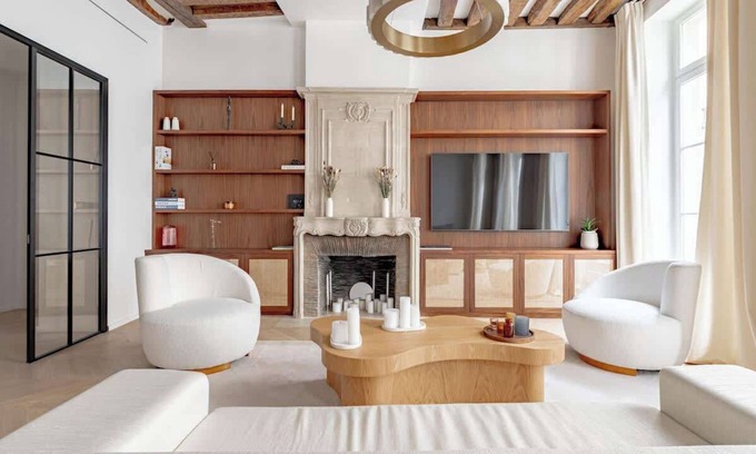 Marais Apartment | Stylish Rue des Rosiers Gem: Modern 2-Bedroom