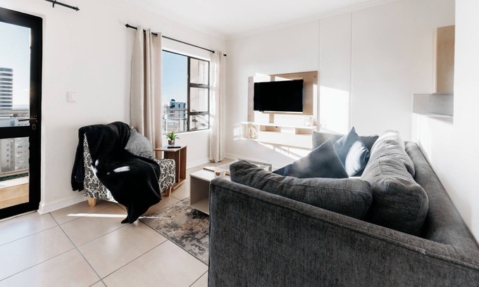 Greater Johannesburg Metropolitan Area Apartment | Stylish Sandton Retreat. Walk to Sandton City. Pool Access Included