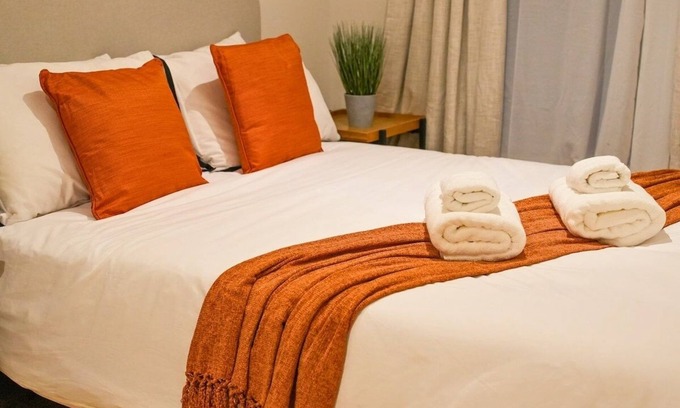 Eastbourne City Centre Apartment | Stylish Seaside 1 bed Flat - 10min Beach & City