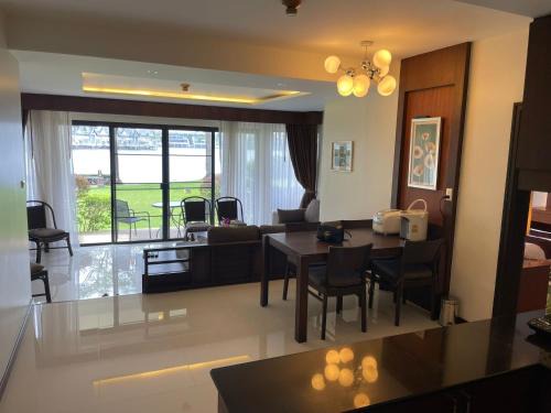 Laguna Apartment | Stylish seaside Apartment on Laguna GOLF Course