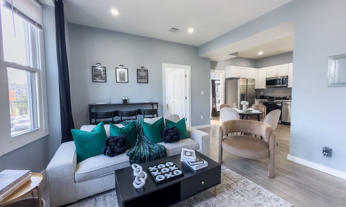 Harrison Apartment | Stylish Secret: 1 FREE parking + walk to train & Redbull Arena, Sleep8, 20%OFF