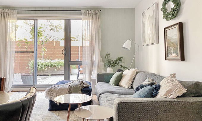 Murrumbeena Apartment | Stylish, spacious and quiet apartment near Chadstone, express train to city