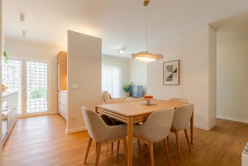 Paranhos Apartment | Stylish & Spacious Apartment by HostWise