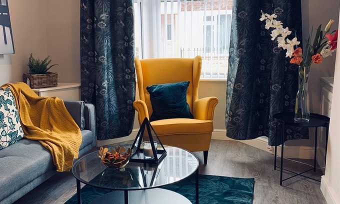 Wavertree House | Stylish, Spacious & Luxurious Space - 2 Bedroom house with PARKING