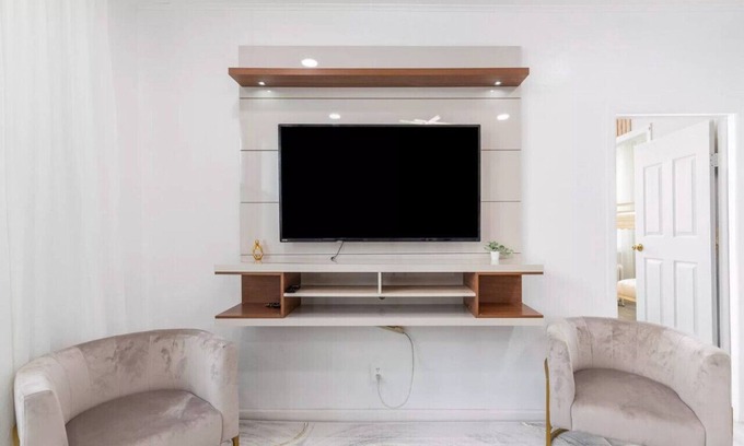 Southeast Yonkers House | Stylish Stay in City’s Best Spot - The Perfect Stay