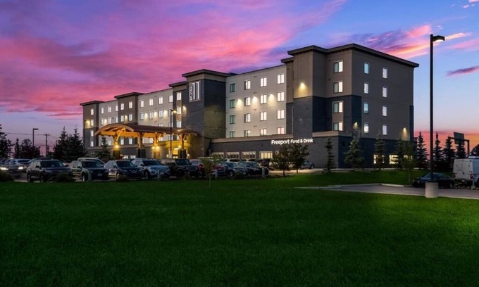 Calgary Hotel | Stylish Stay with Swimming Pool, and Easy Access to Rafting Adventures