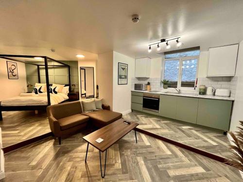 Torquay City Centre Apartment | Stylish Studio Apartment on Torquay Harbourside!