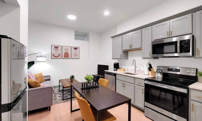 Downtown Louisville Apartment | Stylish Studio w/Free Parking | Medical District