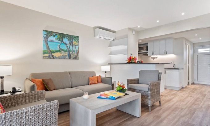 Grand Case Resort | Stylish Suite by the Sea with Exclusive Beach Access & Water Activities