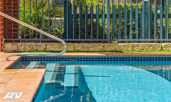 Subiaco Apartment | Stylish two bedroom apartment with swimming pool & spa.