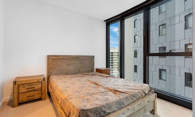 Brisbane Central Business District Apartment | Stylish Urban 2BR | Free Parking