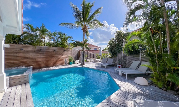 Saint-Francois Villa | Stylish Villa with Pool Near the Beach