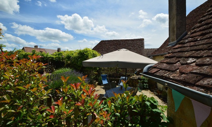 Badefols-d'Ans House | Stylish village gîte with private garden