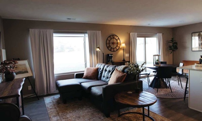 West Omaha House | Stylish W. Omaha House. Shopping. King Suite.