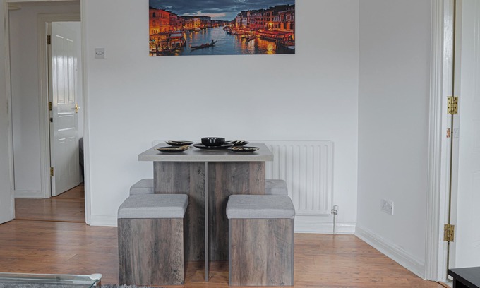 Surrey Docks Apartment | stylish waterfront apartment