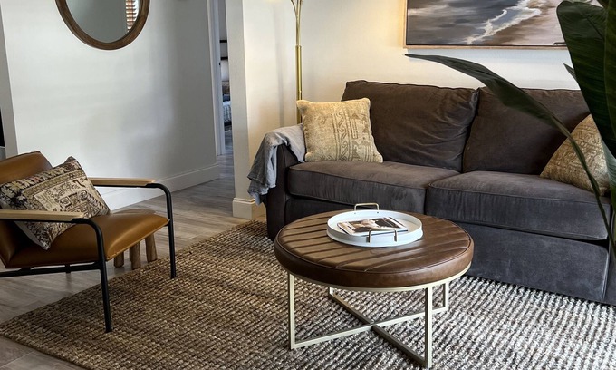 Jasmine Lakes House | Stylish1960 Florida home with easy access to the sand and big city PET friendly