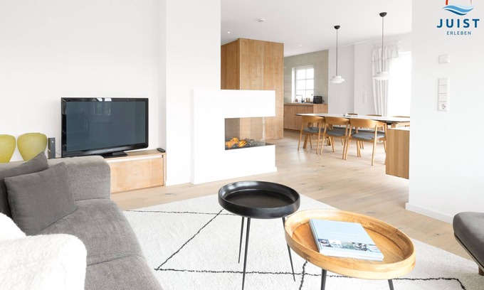 Juist House | Stylishly furnished vacation home with terrace on the mudflats.