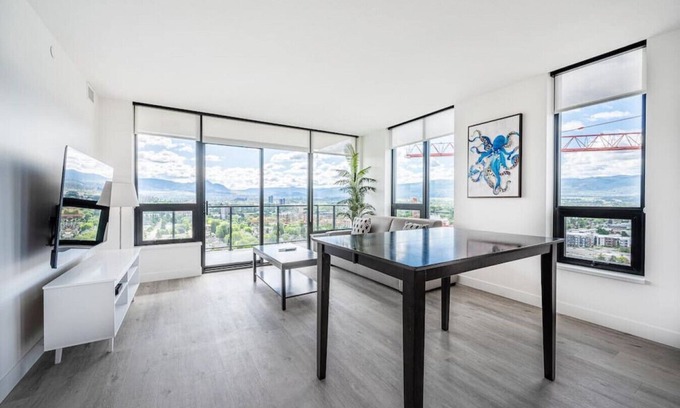 Downtown Kelowna Apartment | Sub-Penthouse Downtown at the Brooklyn #2302