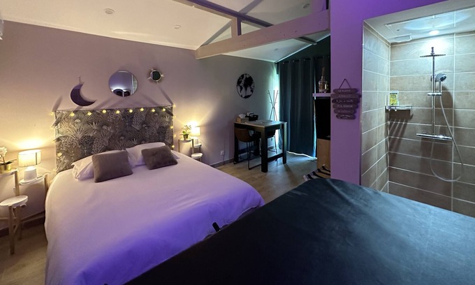 Chateau-Arnoux-Saint-Auban Bed & Breakfast | Sublime Studio Chambre Avec spa Privé et Jardin