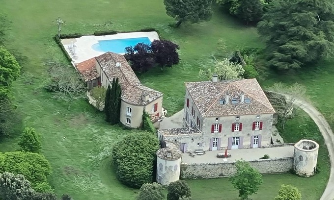 Fargues-sur-Ourbise House | Sublime 16thC Chateau for groups