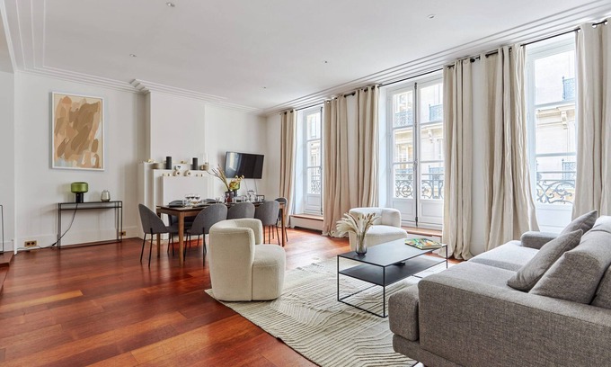 2nd Arrondissement Apartment | Sublime 3 Bedroom Flat Palais Royal Bourse