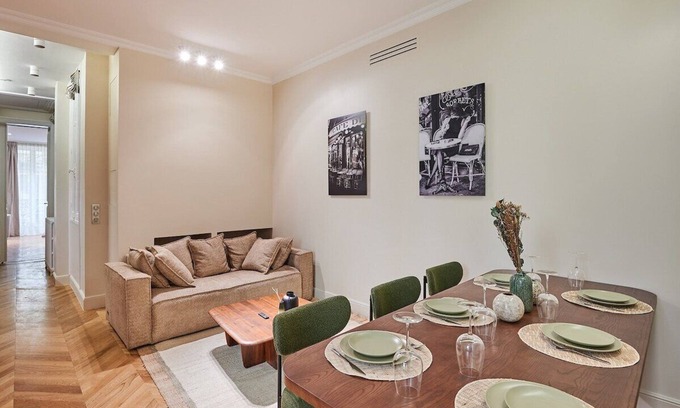 L'Europe Apartment | Sublime apartment located in the center of Paris