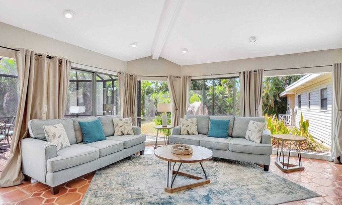 Central Naples House | Subtropical Oasis -Naples, Fl Retreat