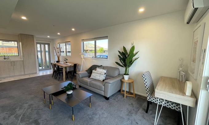 Riccarton House | Suburb Living in Riccarton 2BR