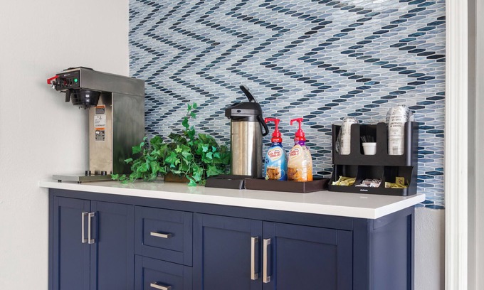 Orange Park Hotel | Suburban Studios