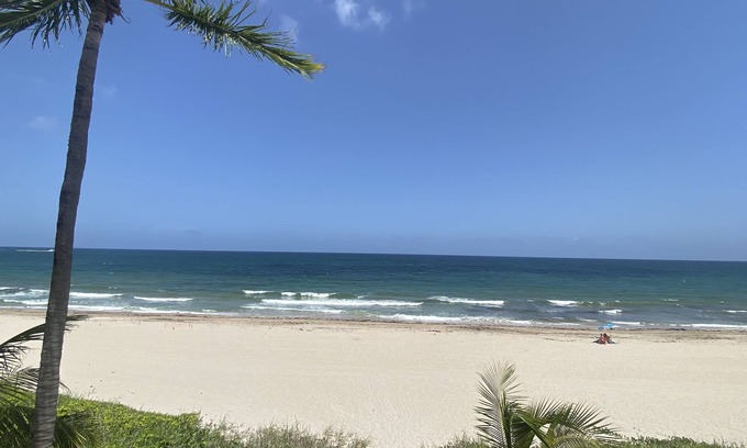 Lauderdale-by-the-Sea Apartment | Sudio Apt Right on the Beach!