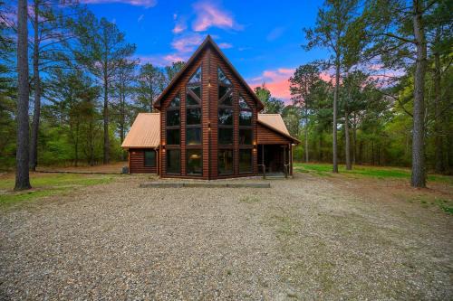 Broken Bow House | Sugar Daddy - large family cabin pool table games