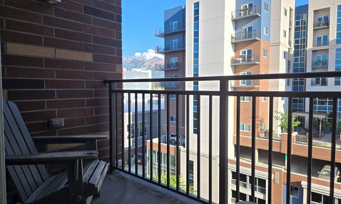 Sugar House Apartment | Sugar House by cloud Dream Homes