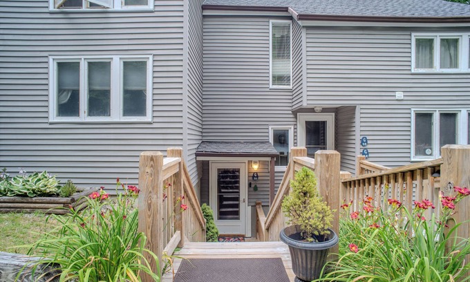 Sugar Mountain Condo | Sugar Ski Resort Gem, Walk to Slopes, King Bed, AC