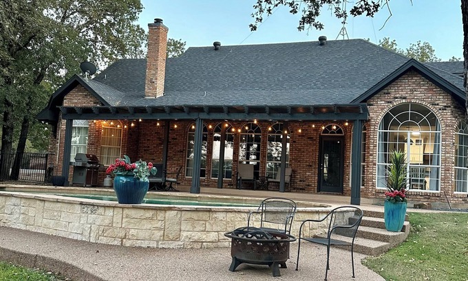 Dennis House | Sugartree 17th Green Watering Hole