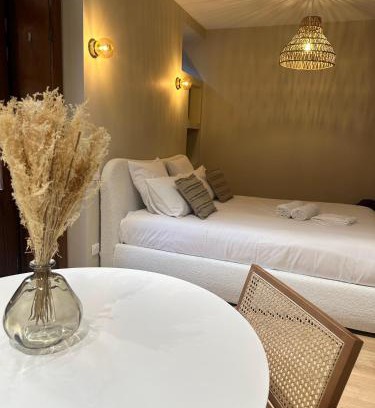 Charleville-Mezieres Apartment | Suite Élan by CollectionAura - Hypercentre Charleville-Mézières