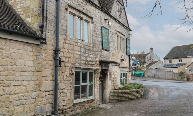 Stroud Cottage | SUITE 2, pet friendly in Whiteshill